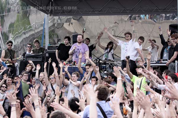 DAN DEACON AND THE ENSEMBLE - 2009-05-31 - PARIS - Parc de la Villette - 